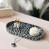 Plateau décoratif multifonctionnel en bois artisanal, style français minimaliste, motif abstrait ovale en coquillage naturel, pour mariage