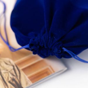 Sacs en velours bleu roi et noir en gros avec logo, sacs à cordon pour perruques avec logo personnalisé - Product Image 3