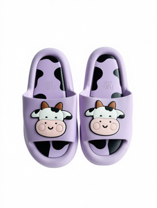 H012 Pantofole a Forma di Mucca Viola, Antiscivolo, Tomaia in PVC, Suola Intermedia in EVA, per Tutte le Stagioni, da Indossare in Casa - Product Image 1