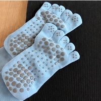 Chaussettes de sport en coton tricotées à lacets pour femme, motif uni, style ballet/yoga, à cinq doigts, dos ouvert, avec grip antidérapant en silicone pour Pilates