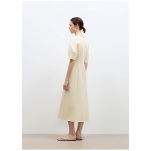 Abito in maglia da donna con scollo a U 3D, vita tagliata e gonna curva, modello April Story - Product Image 3