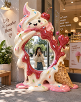 Sculpture personnalisée en FRP avec miroir intégré, statue de personnage en fibre de verre, accessoire photo commercial pour la décoration de vitrine de magasin