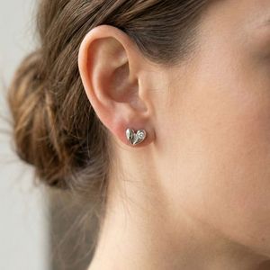 [งานแสดงเครื่องประดับนานาชาติฮ่องกง]ต่างหูรูปหัวใจชุบเงิน 925 ดีไซน์หรูหราสำหรับสวมใส่ทุกวันและโอกาสพิเศษ - Product Image 4