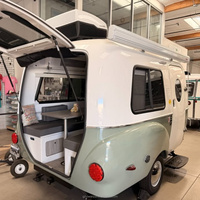 Mobil-home entièrement équipé, caravane rétro verte à essieu simple avec auvent rétractable pour hébergement de camping en couple - En vente
