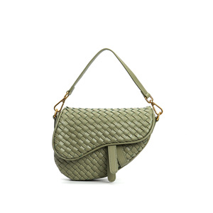 Bolso cruzado de cuero de grano entero tejido – Líneas fluidas y elegantes | Trenzado de Forma Intrincada para Crear una Textura Tridimensional Distintiva - Product Image 1