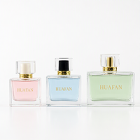 Flacon de parfum carré en verre transparent personnalisé de 30 ml, 50 ml, 100 ml, avec bouchon carré transparent, logo personnalisé, marquage à chaud et emballage