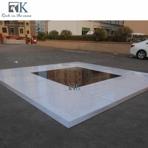 Panneaux de scène de danse en contreplaqué brillant noir et blanc pour décoration de mariage et de fête - Product Image 1