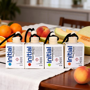 น้ำหอมปรับอากาศในรถยนต์แบบแขวน รุ่นหรูหรา ขนาด 10 มล. ขวดแก้วทรงสี่เหลี่ยมพร้อมฝาไม้ (มีตัวอย่างให้ทดลองใช้) - Product Image 5