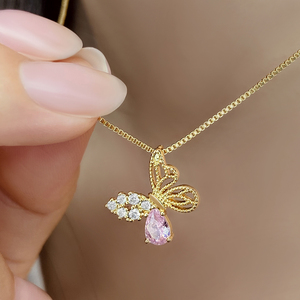สร้อยคอรูปผีเสื้อหยดน้ำสีชมพูชุบทองเหลืองประดับเพชร CZ สำหรับผู้หญิง แฟชั่นทันสมัย ขายส่ง - Product Image 1