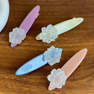 ZiTeng Korean High-End Exquisita Flor de Camelia Tridimensional Horquilla Versátil Horquilla de Acetato para Separación Lateral Pico de Pato - Product Image 1