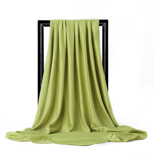 高级米色格子纹真丝围巾 90 厘米方形缎面头饰 女士个性化礼物品牌定制 - Product Image 3