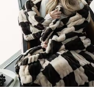 Chăn nỉ Minky hai mặt cao cấp mềm mại nhất mọi thời đại, họa tiết kẻ caro giả lông thú, thiết kế xếp ly, không rụng lông, công nghệ dệt cao cấp - Product Image 3