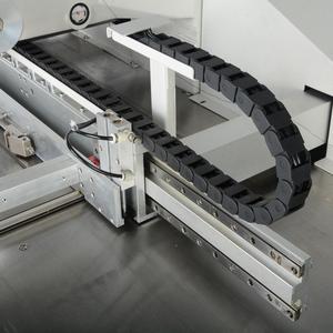 Machine à coudre industrielle électronique à alimentation automatique haute vitesse 6040, zone de couture 60x40, pour sacs à dos et sièges de voiture - Product Image 3