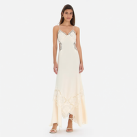 Gaun Maxi Wanita Custom dengan Label Pribadi, Warna Putih Gading, Renda Makrame, Kerah V, Tali Spaghetti, Potongan Asimetris, dan Detail Cut Out