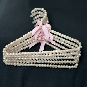 Vente <span class=keywords><strong>en</strong></span> gros de vêtements de luxe pour femmes <span class=keywords><strong>en</strong></span> plastique antidérapant perlé <span class=keywords><strong>cintre</strong></span> pour enfants bébé enfant boutique - Product Image 6