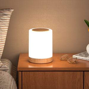 Lámpara de Noche Recargable LED de Madera con Luz de Colores Regulable, Lámpara de Mesa para Dormitorio, Iluminación Ambiental para Acampar - Product Image 1