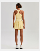 Ensemble de yoga athlétique 2 pièces pour femme : débardeur dos nageur à col carré et jupe-short de tennis avec short intégré – Idéal pour la gym et l'entraînement