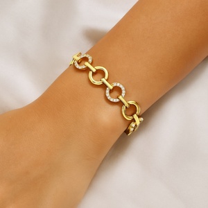 Pulsera de oro con circonitas de diseño geométrico retro europeo-americano para mujer, a la moda y versátil, venta al por mayor transfronteriza. - Product Image 3