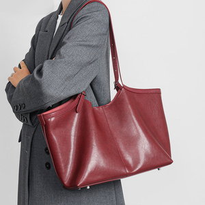 Sacs à main femme China Gros OEM Usine Designer Sac Tote Cuir Véritable Femme Grande Capacité Sac Scolaire et Ordinateur - Product Image 2
