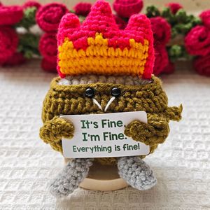 Muñeca de ganchillo hecha a mano con energía positiva, estilo dibujo animado, con forma de corazón bicolor y diseño de lata de basura con llama, regalo de bienestar transfronterizo - Product Image 2