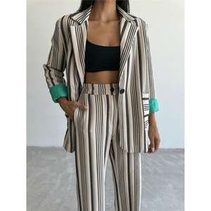 Conjunto de Chaqueta y Pantalones OTTOMAN a Rayas Beige para Mujer - Product Image 3