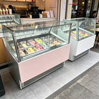 Vitrine Réfrigérée Italienne Monotempérature pour Crèmes Glacées – Élégant Réfrigérateur à Gelato pour Affichage des Prix