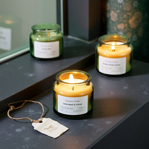 Bougie parfumée en cire de soja en bouteille verte, best-seller transfrontalier, vente en gros, style européen et américain, articles d'ameublement. - Product Image 1