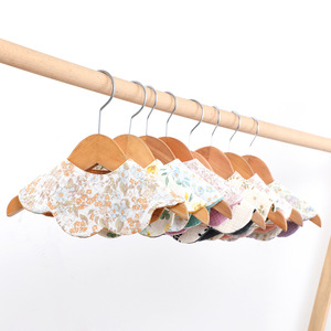 Babero <span class=keywords><strong>de</strong></span> Muselina para Bebé, Absorbente, Suave, <span class=keywords><strong>de</strong></span> Gran Tamaño, Nuevo Diseño, Toalla <span class=keywords><strong>de</strong></span> Saliva <span class=keywords><strong>de</strong></span> 6 Capas, Ecológico, con Borde Festoneado - Product Image 1