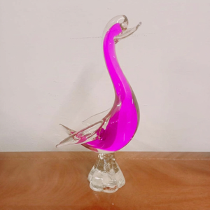 Figura de Pato de Vidrio Soplado a Mano, Color Rosa, Escultura de Animal, Arte Decorativo de Pascua, Hecho de Vidrio, Artesanía Hecha a Mano de Rajasthan - Product Image 3