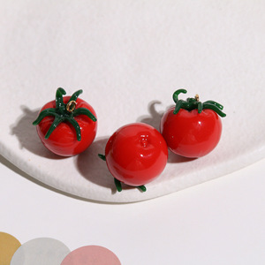 Breloque réaliste en forme de tomate pour enfants |   Pendentif en résine mignon aux couleurs vives en forme de légume pour la fabrication de bijoux DIY |   Aliments miniatures en gros - Product Image 4