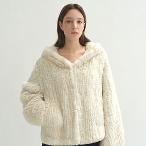 <span class=keywords><strong>Abrigo</strong></span> <span class=keywords><strong>de</strong></span> <span class=keywords><strong>piel</strong></span> <span class=keywords><strong>de</strong></span> conejo <span class=keywords><strong>de</strong></span> <span class=keywords><strong>nutria</strong></span> <span class=keywords><strong>de</strong></span> punto suelto con doble botonadura y solapa <span class=keywords><strong>de</strong></span> sensación esponjosa informal al por mayor - Product Image 3