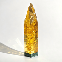 Trophée vertical écologique en résine transparente ambrée avec sculpture en relief, avec sommet métallique argenté, or rose ou doré, logo personnalisé, pour récompense d'entreprise