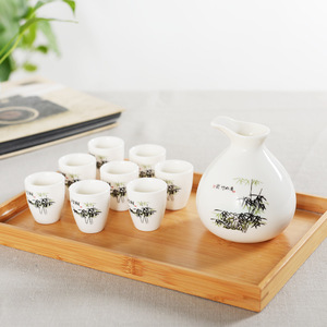 Juego de vino de cerámica Yu Mei de 9 piezas, diseño de bambú en porcelana para servir vino - Product Image 1