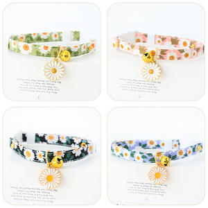 Collar para Gato con Diseño Moderno de Flores Pequeñas, Primavera-Verano 2025, 16 Colores, Cinta de Poliéster con Hebilla de Seguridad, Diseño con Campana Pequeña - Product Image 4