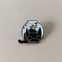 Insigne de chat à la mode Fishbowl chat noir, poisson rouge dans un bol avec des bulles, bijoux en émail à la mode