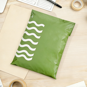 Emballages d'expédition personnalisés, durables, compostables, biodégradables en PLA+PBAT pour vêtements, colis et envois postaux - Product Image 1