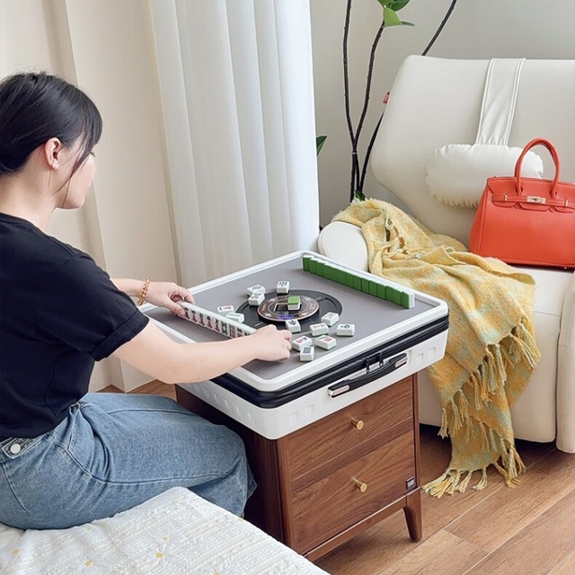 QUEYI Miniature Automatic Mahjong Table 6.5kg Footprint Portable Plastic Machine for Authentic Regional Play