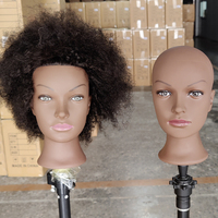 Tête de mannequin réaliste et douce à prix abordable pour la formation à la confection de perruques et l'exposition de cheveux