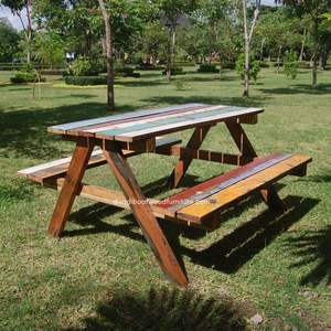 Découvrez une élégance intemporelle avec cette table de pique-nique d'extérieur en teck rustique, de 150x70x78 cm, fabriquée en bois durable. - Product Image 5