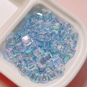 Высокопрозрачные цветные переливающиеся акриловые бусины-призмы AB Diamond в форме маленьких квадратов с отверстиями для цепочек для телефонов и браслетов - Product Image 3