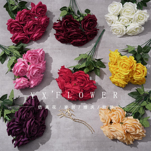 Roses artificielles Yixuan, 7 têtes, fleurs en soie au toucher naturel, décorations pour mariage et maison - Product Image 1