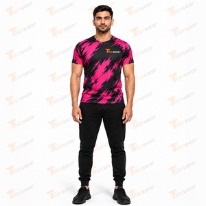 T-shirt personnalisé pour hommes avec impression intégrale par sublimation, fabricant en gros de vêtements de sport athlétiques, t-shirt de performance personnalisé pour équipe, gym - Product Image 3
