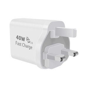 Cargador PD de 40W de gran venta para exportación (2C+2A, carga rápida estándar del Reino Unido, compatible con teléfonos Apple 15 y Samsung S23) - Product Image 1