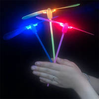 Jouets lumineux LED, libellules en bambou clignotantes, hélices en plastique à friction manuelle, électroniques, cadeau pas cher pour enfants, décoration de fête