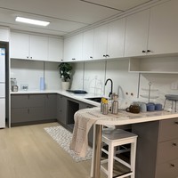 Cabane modulaire Lavender Field Provence, maison préfabriquée à ossature acier avec portes vitrées, cabane de glamping dans le style campagne française