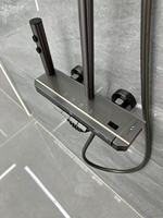 Ensemble de douche multifonctionnel moderne à température constante avec eau chaude/froide et design ambiance piano pour hôtels et salles de bain