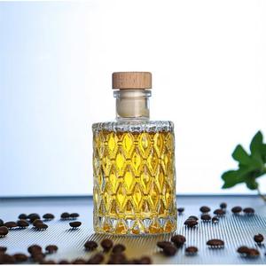 Vente en gros de bouteilles de vin et de whisky en verre transparent plat délicates de 50, 100 et 150 ml <span class=keywords><strong>avec</strong></span> <span class=keywords><strong>bouchon</strong></span> en plastique et joint rétractable - Product Image 6