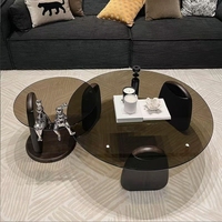 Table basse moderne et minimaliste de luxe léger pour salon, usage domestique, petits appartements, avec plateau en verre trempé et pieds en bois massif