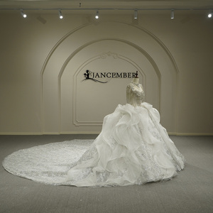 GT26057 Venta al por mayor de fábrica Vestido de novia moderno perfecto con escote corazón, pedrería, cola capilla, largo hasta el suelo y sin espalda para - Product Image 1