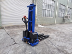 รถยกไฟฟ้า WELIFTRICH 1200 กก. แบบยกตัวเองได้ – แบตเตอรี่ลิเธียม 48V 21Ah, รถยกพาเลท - Product Image 4
